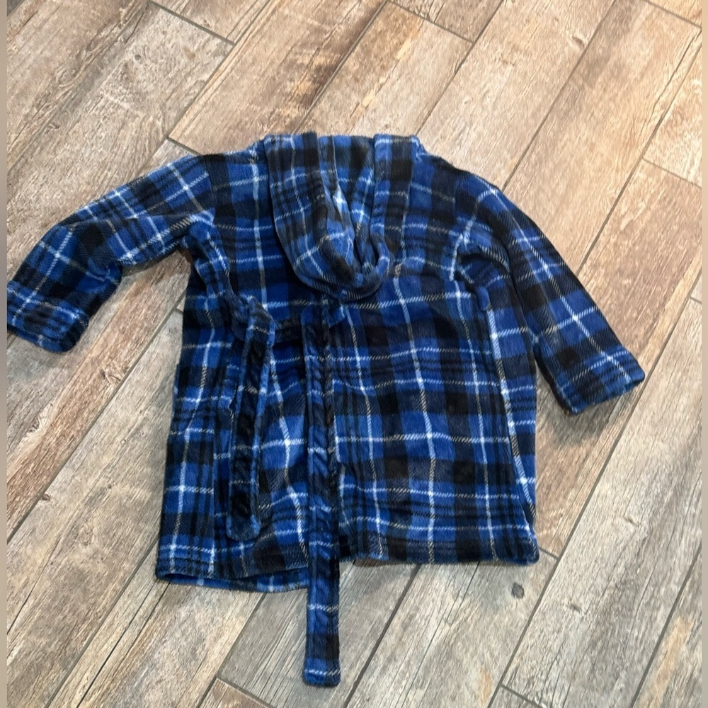 Robe​​ - Picture 3 of 5